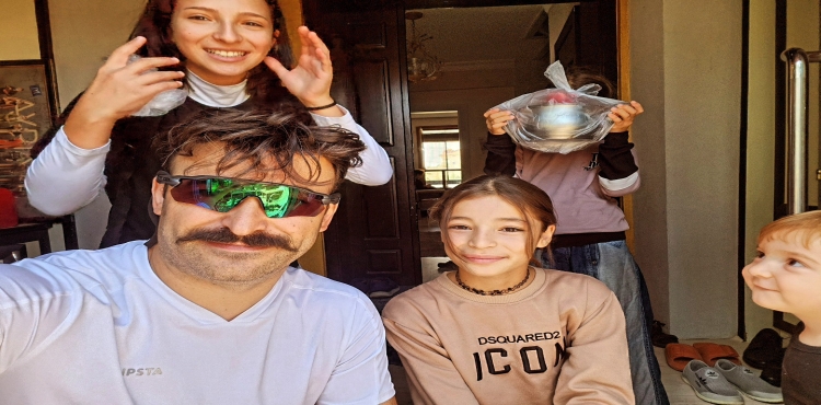 Sevimli Kızları ile?v=1