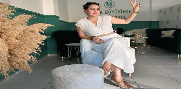 Beyazlar İçinde Bir Güzel!?v=1