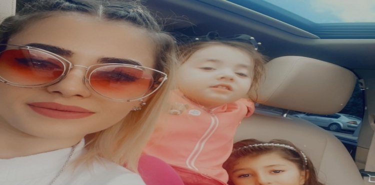 Kızları ile dinleniyor?v=1