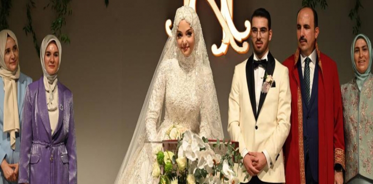 Oğlunun Nikahını Kıydı!?v=1