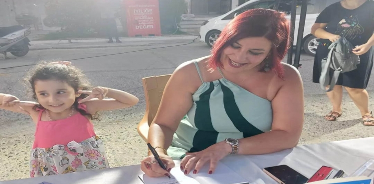 Ayşe Sözeri İmza Gününde!?v=1