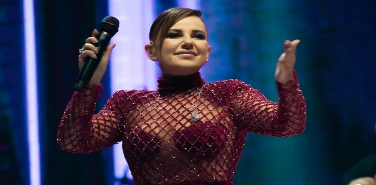 Diyarbakır’da sevenleriyle buluştu?v=1