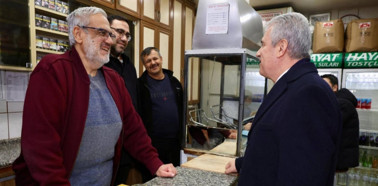 Vali Akın Hayat Tostçusunda!?v=1