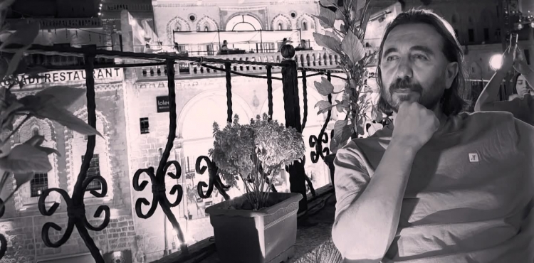 Mehmet Yalçın’dan Karizmatik Pozlar!?v=1