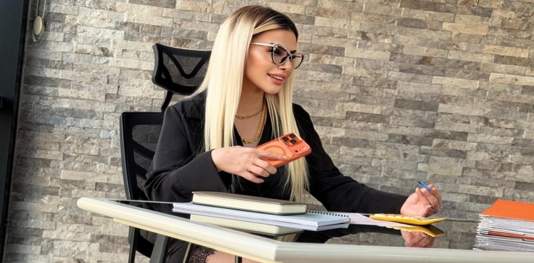 Güzel ve Başarılı Bir İsim Hatice Akbaş!?v=1